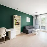 Nowa Praga Homely By Bookinghost *