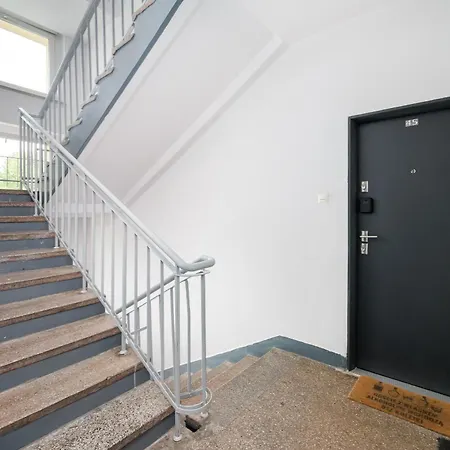 Nowa Praga Homely By Bookinghost *